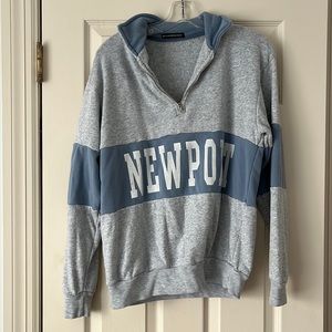 BRANDY MELVILLE SUPER CUTE CREWNECK.